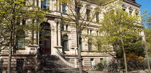 Eingang Institut für Anatomie und Zellbiologie