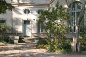 Eingang zum Institut für Funktionelle und Klinische Anatomie in der Universitätsstraße 19, Erlangen